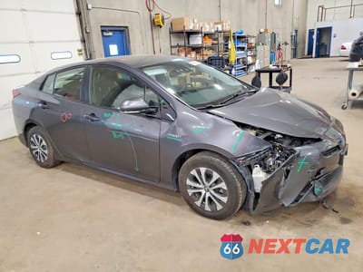 Czwarte zdjęcie samochodu z boku: 2020 TOYOTA PRIUS XLE AWD-E VIN:JTDL9RFU9L3021174 - miniatura