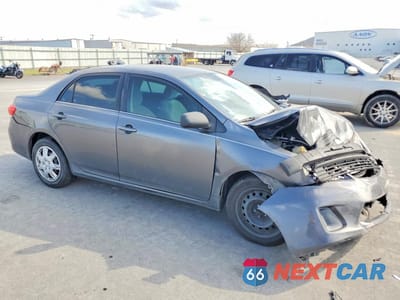 Czwarte zdjęcie samochodu z boku: 2013 TOYOTA COROLLA LE VIN:5YFBU4EE5DP145927 - miniatura