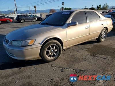 2000 TOYOTA CAMRY LE JT2BG22K9Y0454282 - główne zdjęcie licytacji z USA - miniatura