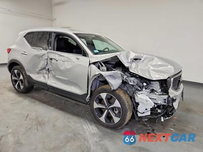 Czwarte zdjęcie samochodu z boku: 2025 VOLVO XC40 PLUS VIN:YV4L12UE6S2600778 - miniatura