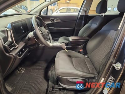 Zdjęcie 7 z 12 samochodu: 2023 KIA SPORTAGE VIN:KNDPUCAF2P7041139 - miniatura