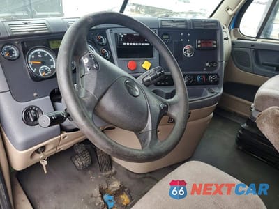 Zdjęcie 9 z 10 samochodu: 2017 FREIGHTLINER CASCADIA 125 VIN:3AKJGLDR0HSHT4786 - miniatura