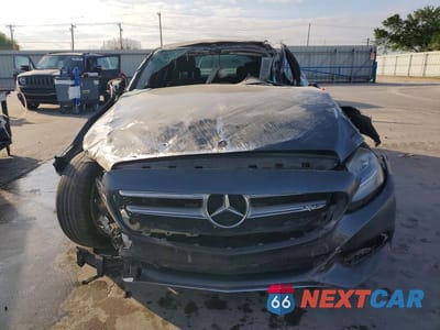 Piąte zdjęcie samochodu w środku: 2016 MERCEDES-BENZ C 300 VIN:55SWF4JB8GU155776 - miniatura