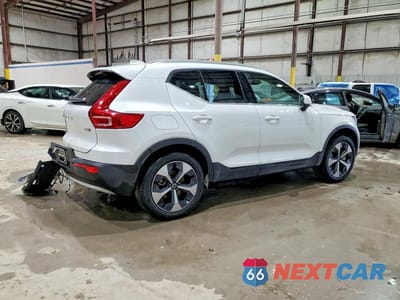 Trzecie zdjęcie samochodu z tyłu: 2025 VOLVO XC40 PLUS VIN:YV4L12UE5S2589790 - miniatura