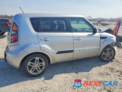 Trzecie zdjęcie samochodu z tyłu: 2011 KIA SOUL + VIN:KNDJT2A29B7709799 - miniatura
