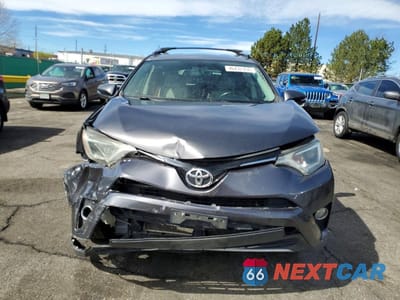 Piąte zdjęcie samochodu w środku: 2016 TOYOTA RAV4 XLE VIN:JTMRFREV1GJ092514 - miniatura