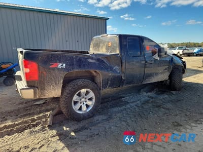 Trzecie zdjęcie samochodu z tyłu: 2011 CHEVROLET SILVERADO K1500 LT VIN:1GCRKSE35BZ284837 - miniatura