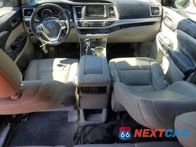 Zdjęcie 8 z 12 samochodu: 2015 TOYOTA HIGHLANDER XLE VIN:5TDKKRFH2FS046195 - miniatura