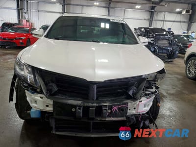 Piąte zdjęcie samochodu w środku: 2017 LINCOLN MKC SELECT VIN:5LMCJ2D94HUL12365 - miniatura