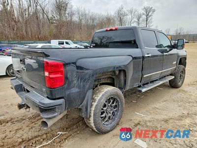 Trzecie zdjęcie samochodu z tyłu: 2019 CHEVROLET SILVERADO K2500 HEAVY DUTY LTZ VIN:1GC1KTEY0KF120914 - miniatura