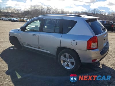 Drugie zdjęcie samochodu z przodu: 2012 JEEP COMPASS LATITUDE VIN:1C4NJDEB5CD548321 - miniatura