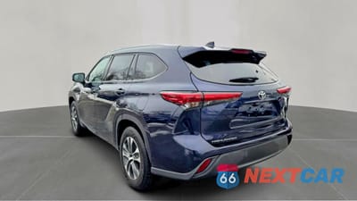 Czwarte zdjęcie samochodu z boku: 2021 TOYOTA HIGHLANDER XLE VIN:5TDGZRAH2MS516067 - miniatura