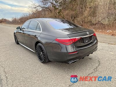 Trzecie zdjęcie samochodu z tyłu: 2022 MERCEDES-BENZ S 500 4MATIC VIN:W1K6G6DBXNA081195 - miniatura