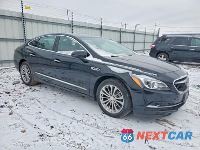 Czwarte zdjęcie samochodu z boku: 2018 BUICK LACROSSE ESSENCE VIN:1G4ZP5SZ7JU116197 - miniatura