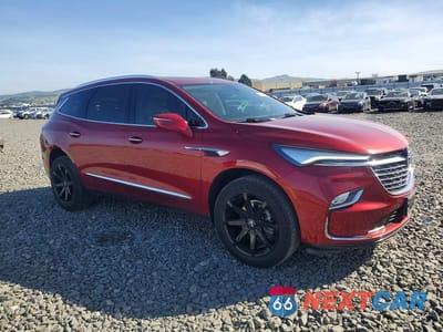 Czwarte zdjęcie samochodu z boku: 2022 BUICK ENCLAVE ESSENCE VIN:5GAERBKW4NJ136689 - miniatura