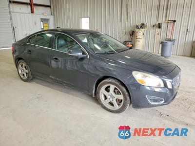 Czwarte zdjęcie samochodu z boku: 2013 VOLVO S60 T5 VIN:YV1612FH6D2205939 - miniatura