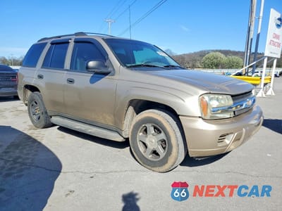 Czwarte zdjęcie samochodu z boku: 2004 CHEVROLET TRAILBLAZER LS VIN:1GNDS13S042388380 - miniatura