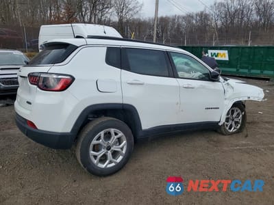 Trzecie zdjęcie samochodu z tyłu: 2025 JEEP COMPASS LATITUDE VIN:3C4NJDBN3ST603453 - miniatura
