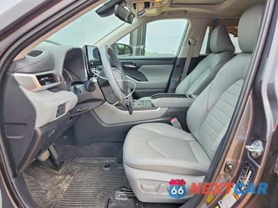 Zdjęcie 7 z 12 samochodu: 2023 TOYOTA HIGHLANDER XLE VIN:5TDKDRBH3PS042660 - miniatura