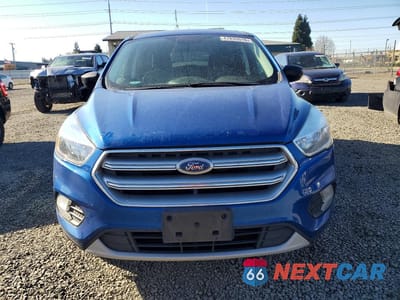 Piąte zdjęcie samochodu w środku: 2017 FORD ESCAPE SE VIN:1FMCU9G97HUB04317 - miniatura