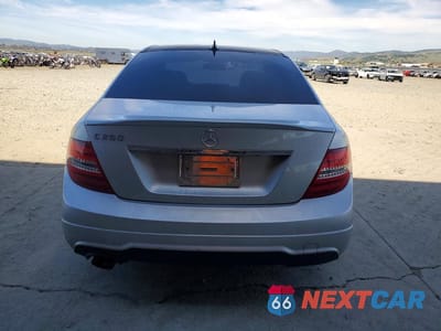 Zdjęcie 6 z 12 samochodu: 2014 MERCEDES-BENZ C 250 VIN:WDDGF4HB2EG222330 - miniatura