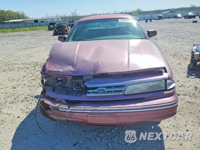 Piąte zdjęcie samochodu w środku: 1996 FORD CROWN VICTORIA VIN:2FALP73WXTX187583 - miniatura