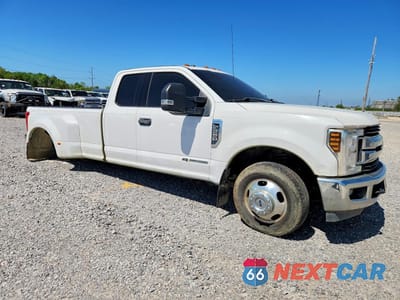 Czwarte zdjęcie samochodu z boku: 2019 FORD F350 XLT DRW 6.7L V8 TDSL EXT CAB VIN:1FT8X3CT2KEC44616 - miniatura