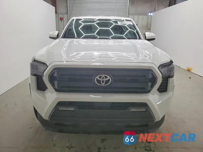 Piąte zdjęcie samochodu w środku: 2025 TOYOTA TACOMA SR5 VIN:3TMLB5JN1SM161830 - miniatura