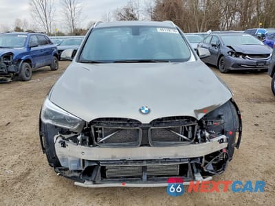 Piąte zdjęcie samochodu w środku: 2018 BMW X1 XDRIVE28I VIN:WBXHT3C31J5K23222 - miniatura