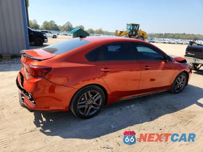 Trzecie zdjęcie samochodu z tyłu: 2021 KIA FORTE GT-LINE VIN:3KPF34AD6ME335495 - miniatura
