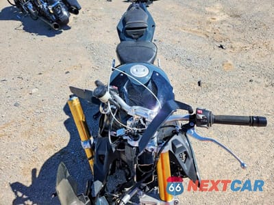 Piąte zdjęcie samochodu w środku: 2017 BMW S 1000 R VIN:WB10D6205HZ761793 - miniatura