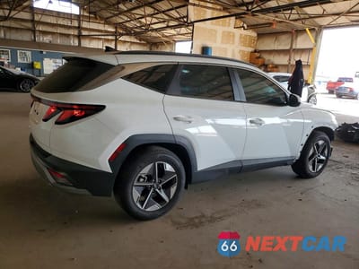 Trzecie zdjęcie samochodu z tyłu: 2025 HYUNDAI TUCSON SEL VIN:5NMJB3DE1SH572249 - miniatura