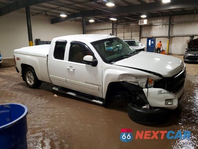 Czwarte zdjęcie samochodu z boku: 2007 CHEVROLET SILVERADO C1500 VIN:2GCEC19JX71706714 - miniatura