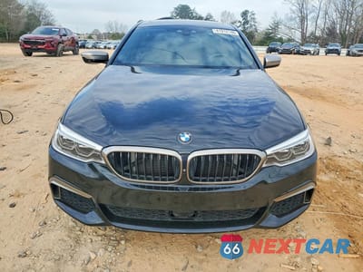 Piąte zdjęcie samochodu w środku: 2018 BMW M550XI VIN:WBAJB9C5XJB049879 - miniatura