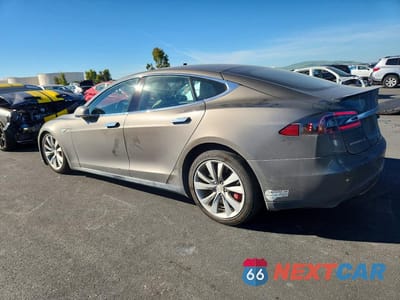Drugie zdjęcie samochodu z przodu: 2015 TESLA MODEL S VIN:5YJSA1E40FF114985 - miniatura