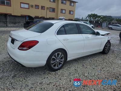 Trzecie zdjęcie samochodu z tyłu: 2016 MERCEDES-BENZ C 300 VIN:55SWF4JB9GU177060 - miniatura