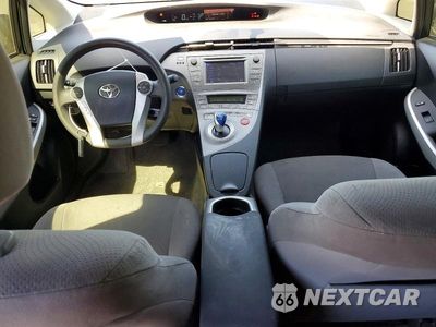 Zdjęcie 8 z 12 samochodu: 2013 TOYOTA PRIUS TWO VIN:JTDKN3DU2D5654497 - miniatura