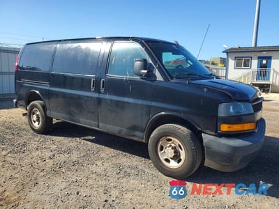 Czwarte zdjęcie samochodu z boku: 2018 CHEVROLET EXPRESS 2500 CARGO DELIVERY VAN VIN:1GCWGAFP3J1336429 - miniatura