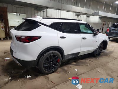 Trzecie zdjęcie samochodu z tyłu: 2022 CHEVROLET BLAZER 2LT VIN:3GNKBHR48NS203491 - miniatura