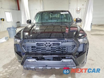 Piąte zdjęcie samochodu w środku: 2024 TOYOTA TACOMA TRD OFF-ROAD VIN:3TMLB5JN1RM016992 - miniatura