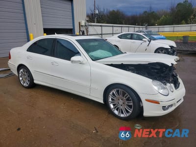 Czwarte zdjęcie samochodu z boku: 2007 MERCEDES-BENZ E 550 VIN:WDBUF72X97B041890 - miniatura