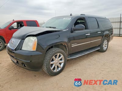 2011 GMC YUKON XL DENALI 1GKS2MEF6BR398986 - główne zdjęcie licytacji z USA - miniatura