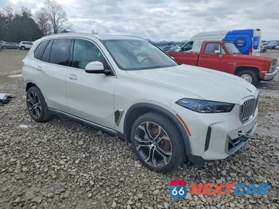 Czwarte zdjęcie samochodu z boku: 2025 BMW X5 XDRIVE40I VIN:5UX23EU04S9W23738 - miniatura