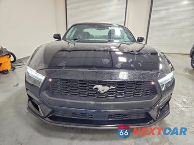 Piąte zdjęcie samochodu w środku: 2024 FORD MUSTANG VIN:1FA6P8TH0R5106685 - miniatura