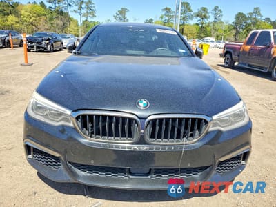 Piąte zdjęcie samochodu w środku: 2018 BMW M550XI VIN:WBAJB9C58JG463682 - miniatura