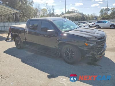 Czwarte zdjęcie samochodu z boku: 2026 CHEVROLET SILVERADO K1500 TRAIL BOSS CUSTOM VIN:3GCPKCEK0TG121566 - miniatura