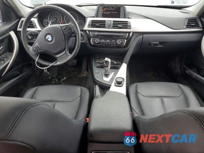 Zdjęcie 8 z 12 samochodu: 2017 BMW 320 XI VIN:WBA8E5G35HNU43354 - miniatura