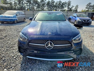Piąte zdjęcie samochodu w środku: 2021 MERCEDES-BENZ E 350 VIN:W1KZF8DB7MA919029 - miniatura