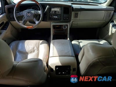 Zdjęcie 8 z 15 samochodu: 2004 CADILLAC ESCALADE ESV VIN:3GYFK66N14G304752 - miniatura