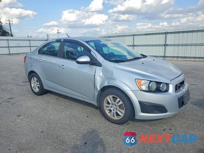Czwarte zdjęcie samochodu z boku: 2014 CHEVROLET SONIC LT VIN:1G1JC5SH6E4213622 - miniatura